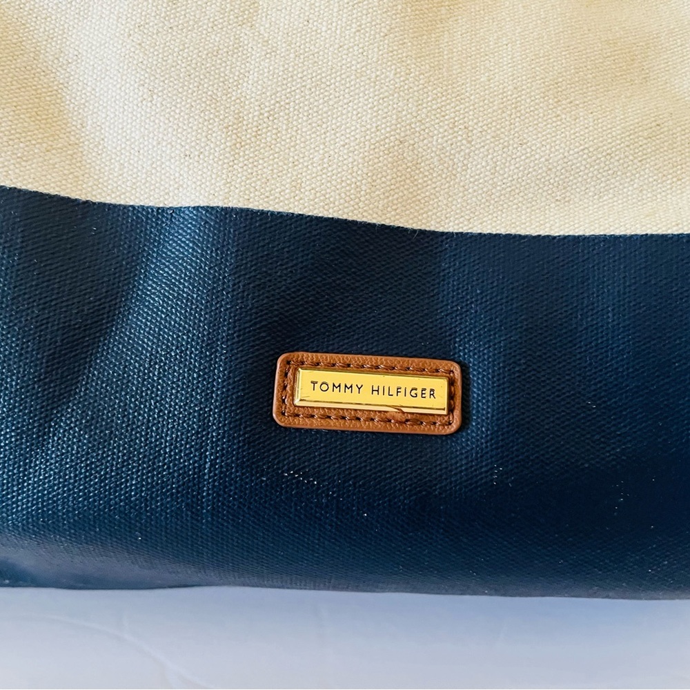 Tommy Hilfiger Canvas & Vinyl Tote Bag Travel Bag Tommy Hilfiger Bag gold charm - Picture 4 of 16